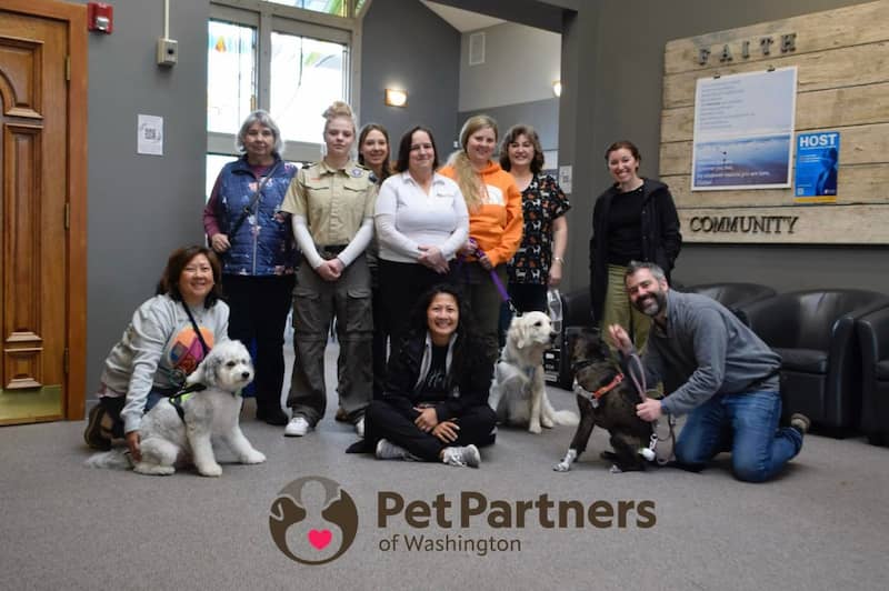 Pet Partners of Washington group with therapy dogs